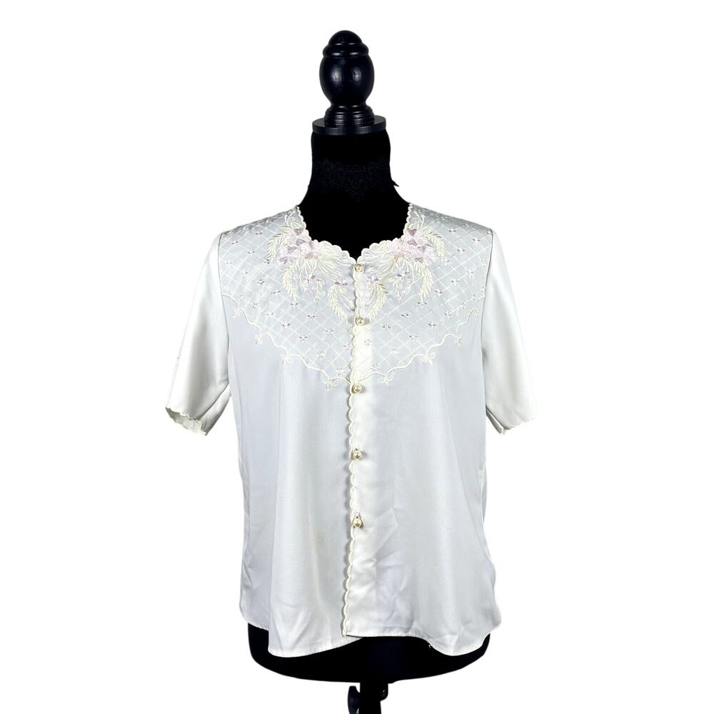 True Vintage Embroiered Floral Button Down Sleepwear Blouse Granny Core Coquette